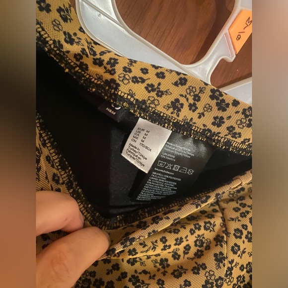 H&M- Ladies knee length skirt - Picture 10 of 11